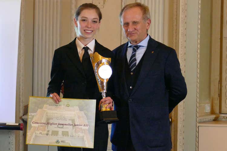 (Miglior sommelier junior Aspi 2019 Vince la studentessa Elisa Borroni)