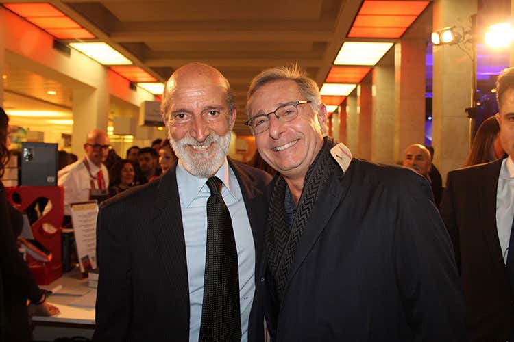 Luca Maroni e Paolo Bonolis (I migliori vini italiani di Luca Maroni 150 aziende e 400 etichette in vetrina)