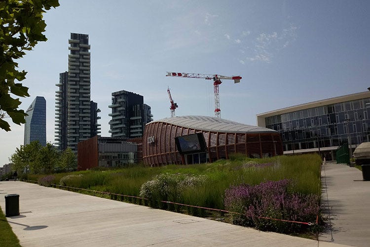 Il giardino verticale, una delle maggiori attrazioni turistiche (Milano, boom di turisti In 5 milioni nel primo semestre)