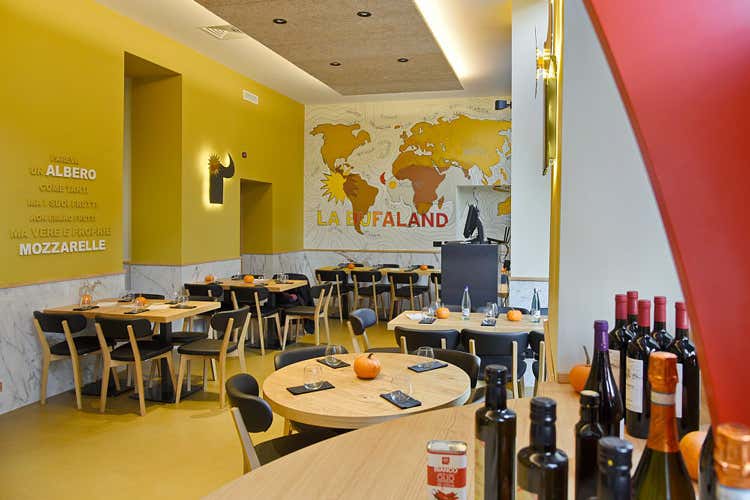 L'interno del locale (Milano, La Bufala cala il tris)