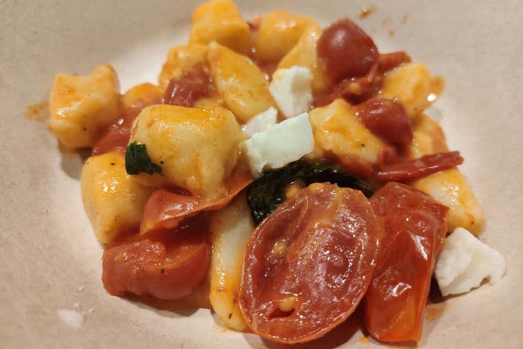 gnocchi di ricotta di bufala, pomodorini, basilico e mozzarella (Milano, La Bufala cala il tris)