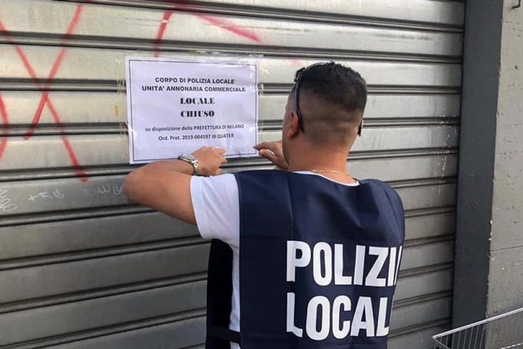Raffica di controlli e sanzioni a Milano nei locali pubblici (Milano, ristoranti sotto controlloIn 6 mesi 500 multe e 40 sequestri)