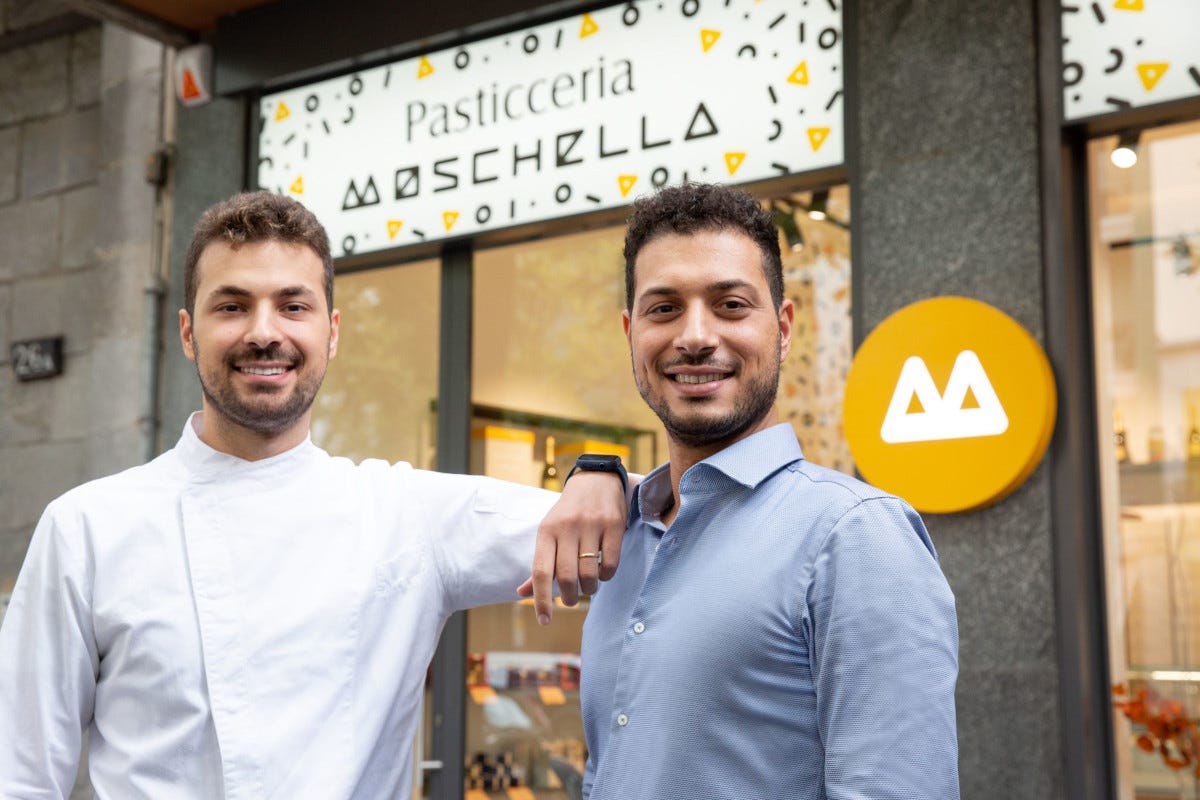 I fratelli Moschella davanti alla loro pasticceria a Milano I fratelli Moschella approdano a Milano con il concept di Nuova Pasticceria