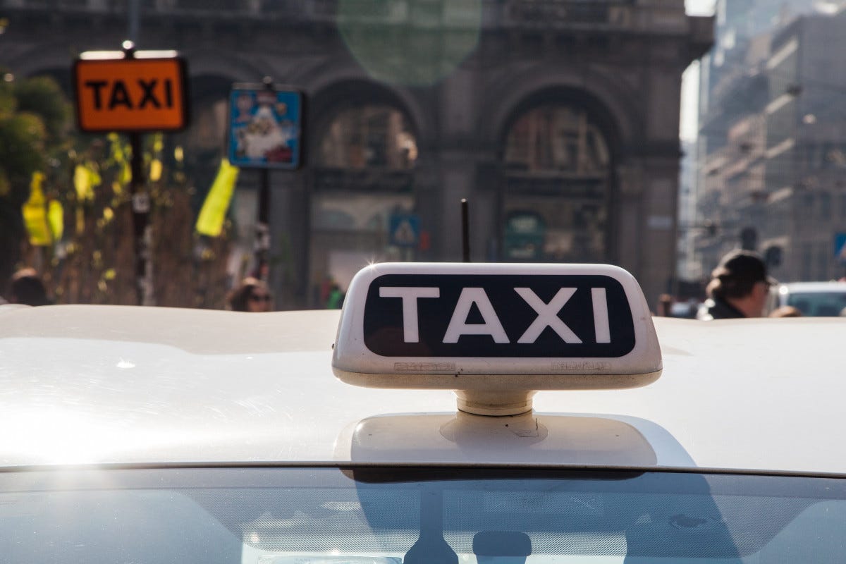 Nuove licenze taxi a Milano, città che piace sempre di più ai turisti