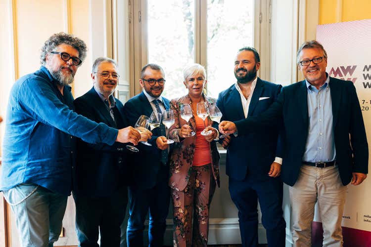 Andrea Grignaffini, Daniele Cernilli, Fabio Rolfi, Silvana Ballotta, Federico Gordini e Luciano Ferraro (Milano celebra il vino Una settimana di eventi dedicati) Andrea Grignaffini, Daniele Cernilli, Fabio Rolfi, Silvana Ballotta, Federico Gordini e Luciano Ferraro (Milano celebra il vino Una settimana di eventi dedicati)
