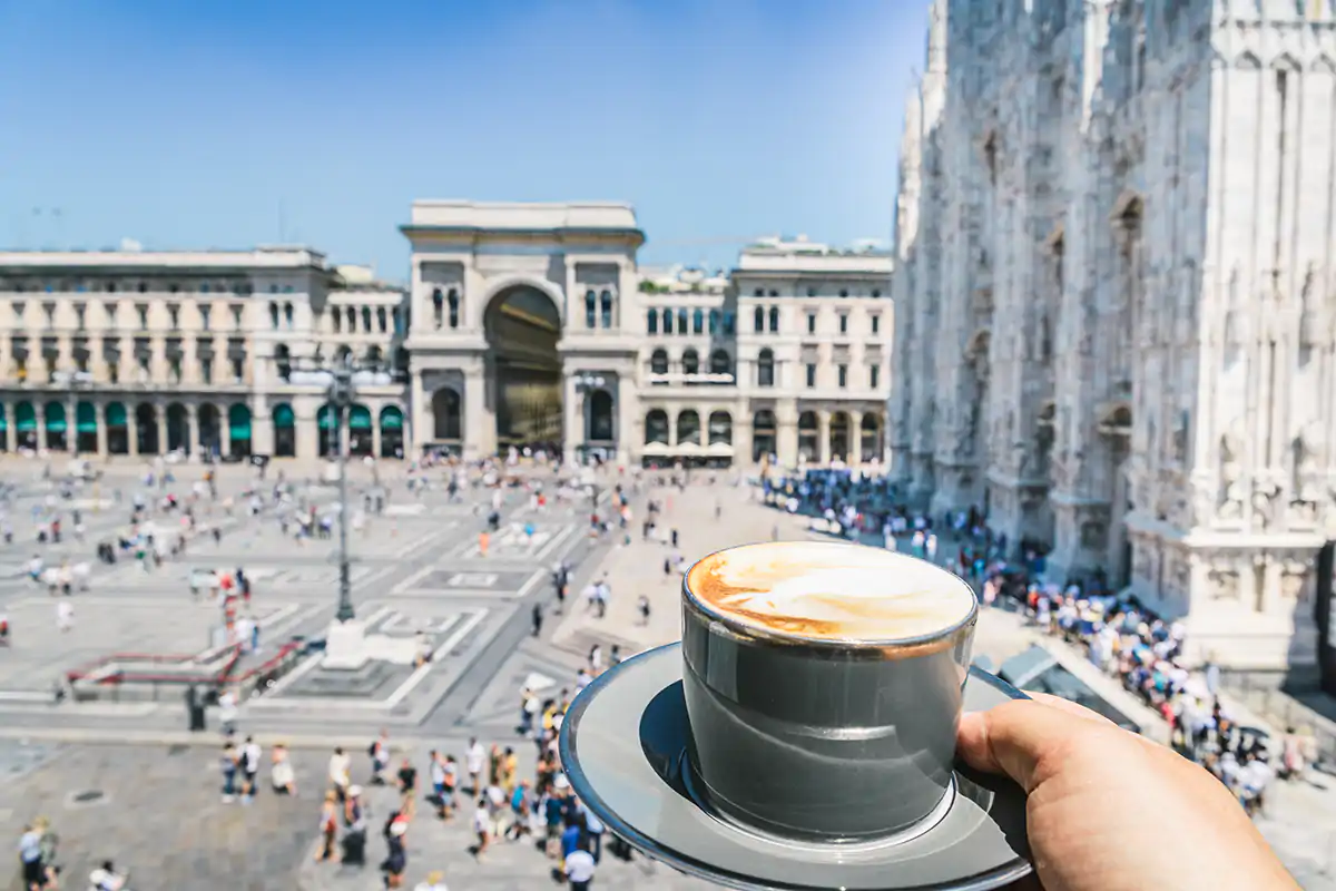 A Milano &egrave; gi&agrave; ripartito il tran tran quotidiano fatto di eventi, ricevimenti e pranzi di lavoro Zona bianca per 40 milioni di italiani Ristoranti e bar: &egrave; vera ripartenza?