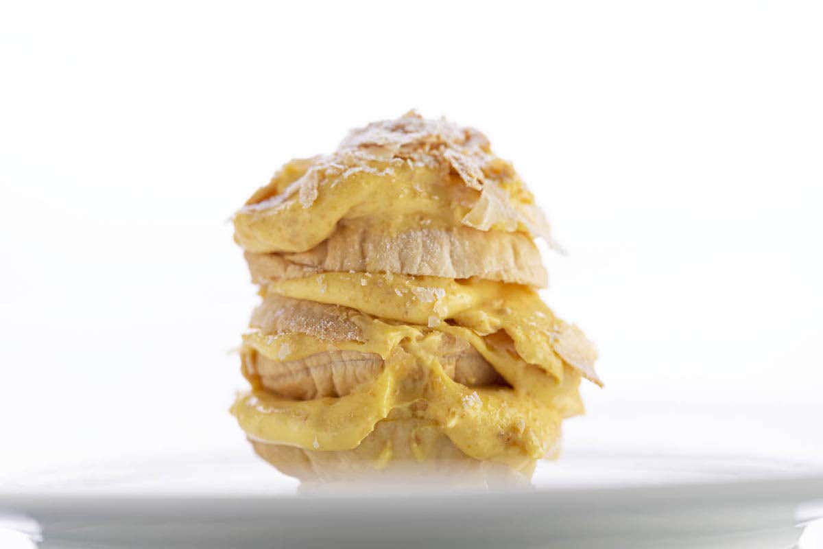 Millefoglie con crema di mascarpone alla vaniglia e polvere di amaretti Tra moglie e marito… mettiamoci pure un’Osteria