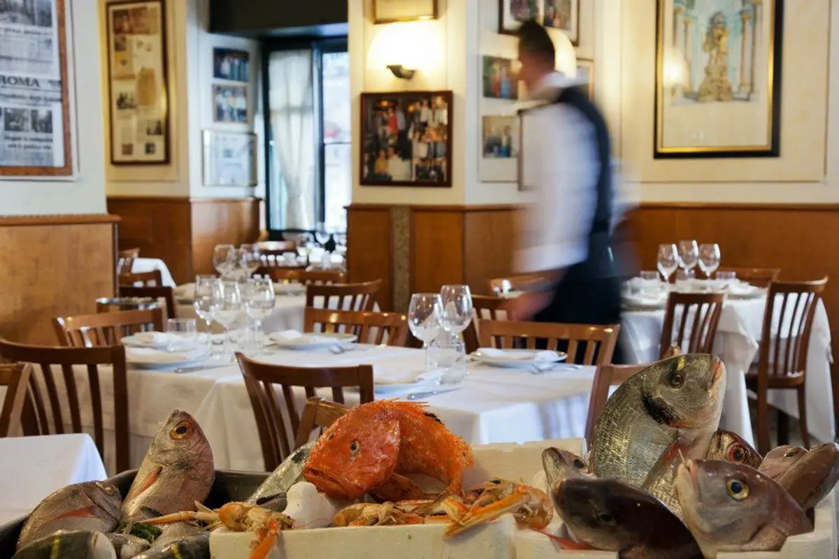 Un pezzo di storia della cucina napoletana Mim&igrave; alla Ferrovia di Napoli, al cuoco Salvatore Giugliano il Leone d&rsquo;Argento
