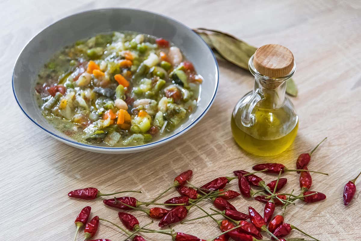 Cinque buoni motivi per mangiare il minestrone I cinque motivi per mangiare più spesso il minestrone