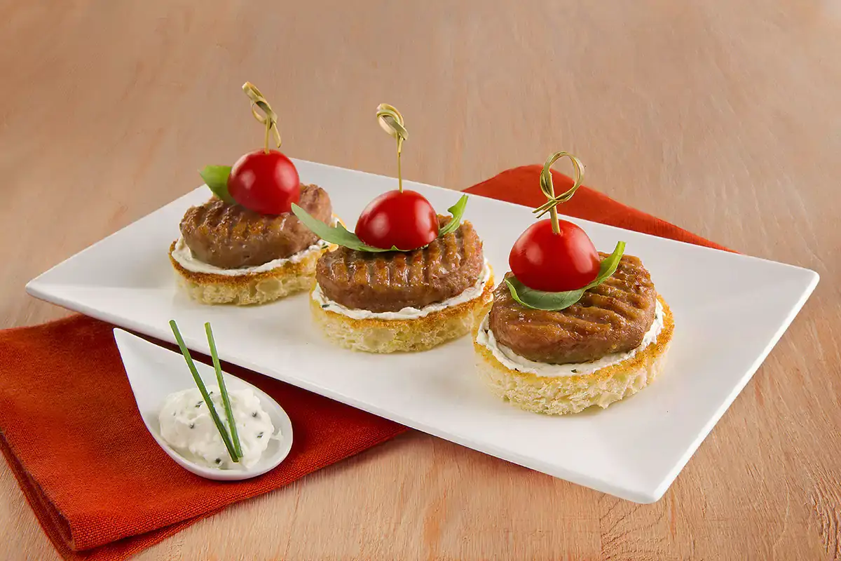 Miniburger: 30 grammi di carne e felicit&agrave; Hamburger, non solo panino La nuova tendenza &egrave; il finger food