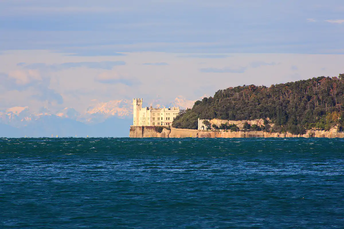 L&rsquo;istituzione museale si &egrave; avvicinata moltissimo al territorio Al Castello di Miramare a Tieste arriva la Madonna delle Rose