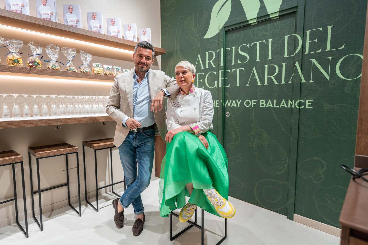 Mirko Sanna, imprenditore, insieme alla chef Cristina Biollo Artisti del Vegetariano a Milano e a Padova bistrot all'insegna della salute