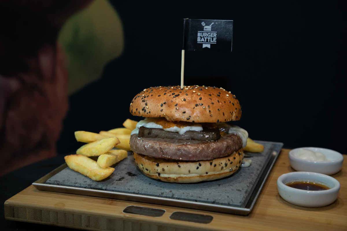 Daniele Barra è il campione italiano di hamburger gourmet Daniele Barra è il campione italiano di hamburger gourmet