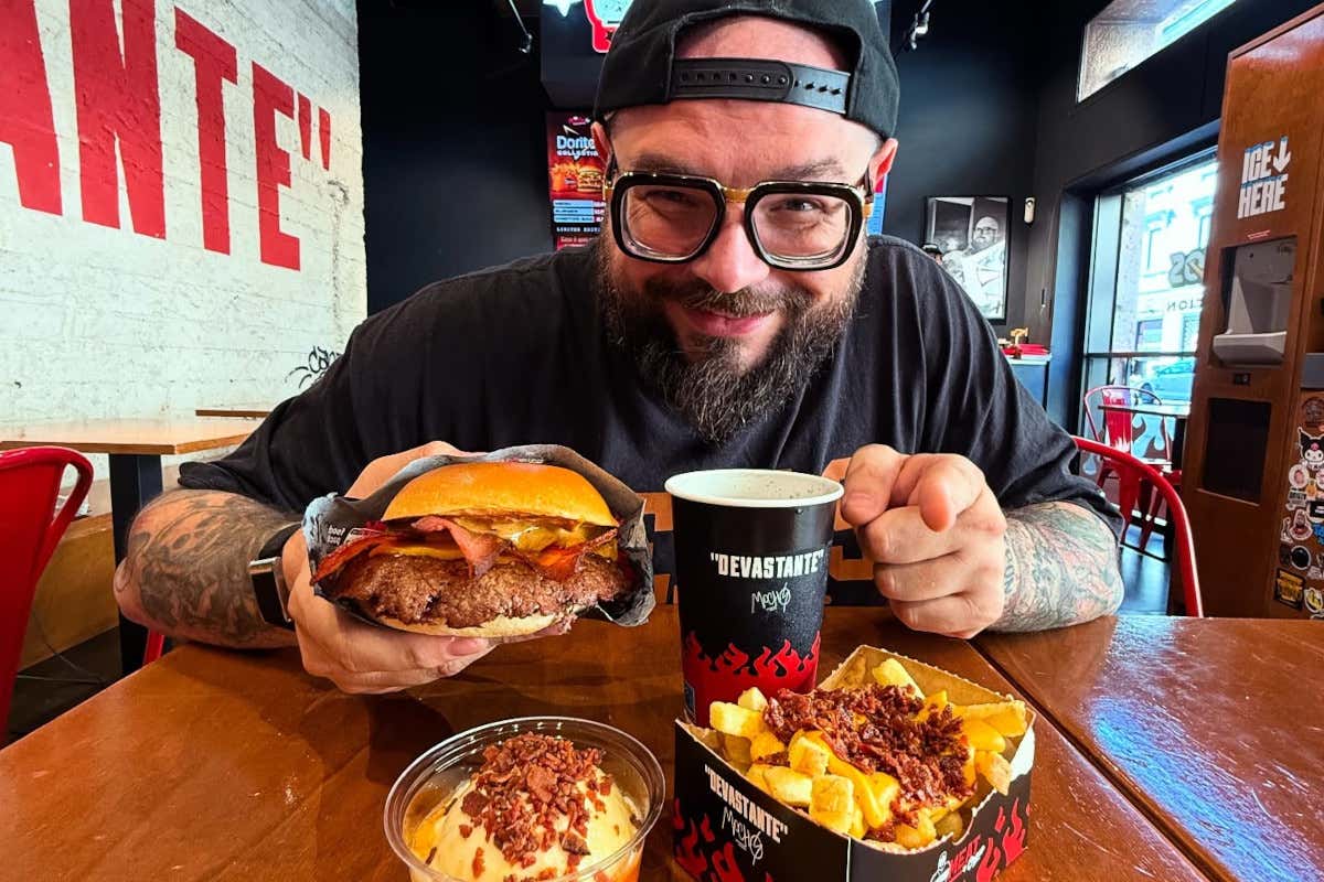 Lo youtuber degli hamburger che ha costruito un impero da 3 milioni di euro Lo youtuber degli hamburger che ha costruito un impero da 3 milioni di euro