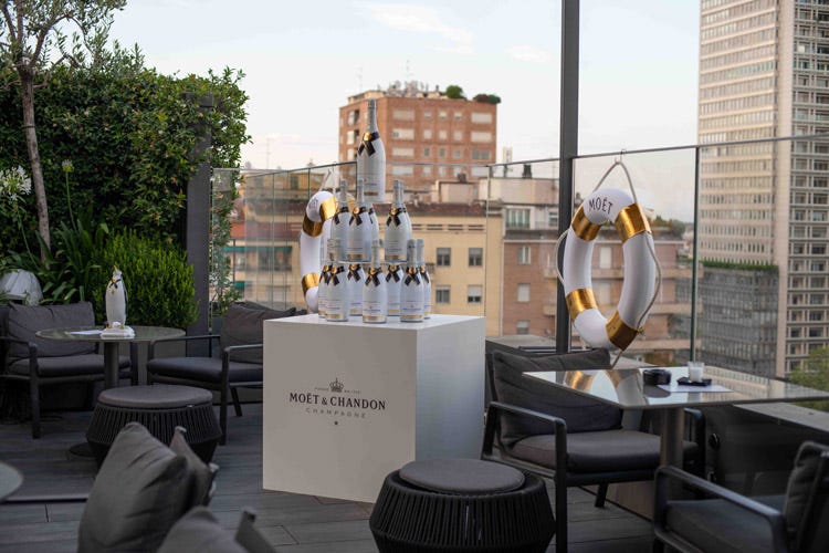 Champagne sulla terrazza dell'Hotel Me Mila Il Duca (Il Grand Day di Moët & Chandon A Milano la festa delle bollicine)