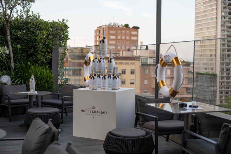 Champagne sulla terrazza dell'Hotel Me Mila Il Duca (Il Grand Day di Mo&euml;t & Chandon A Milano la festa delle bollicine)