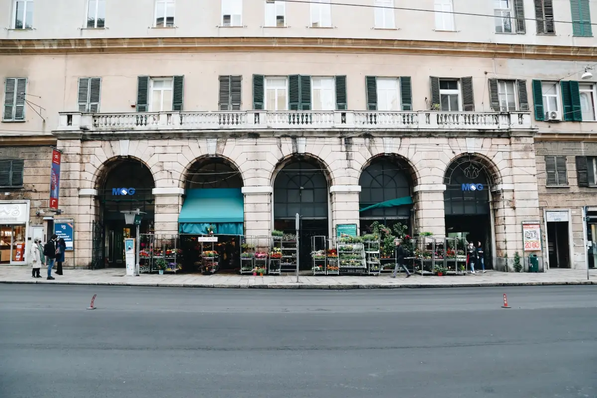 Il&nbsp;Mog&nbsp;visto&nbsp;dall'esterno&nbsp;&nbsp;Mog, un mercato internazionale al centro di Genova
