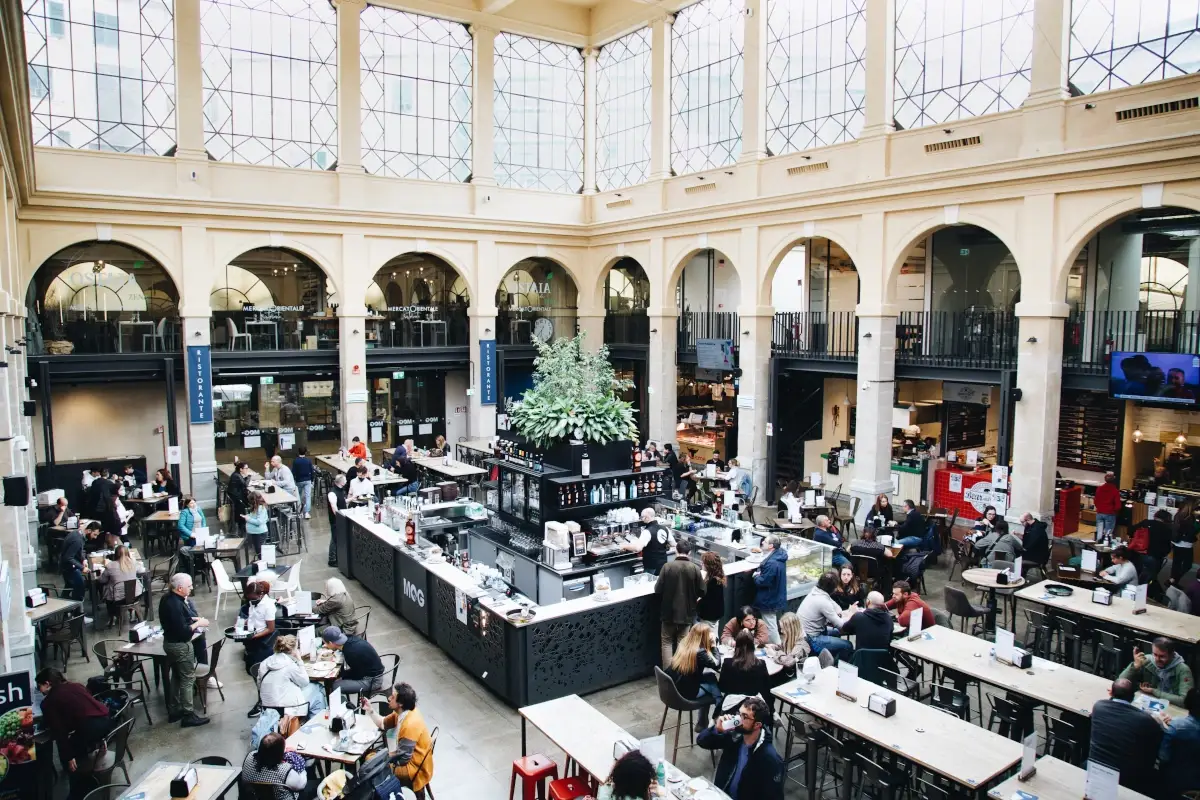 Il salone centrale del Mog dedicato al cibo&nbsp; Mog, un mercato internazionale al centro di Genova