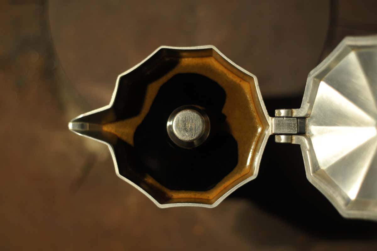 Moka perfetta: ecco i gesti sbagliati che rovinano il caffè (e come evitarli)