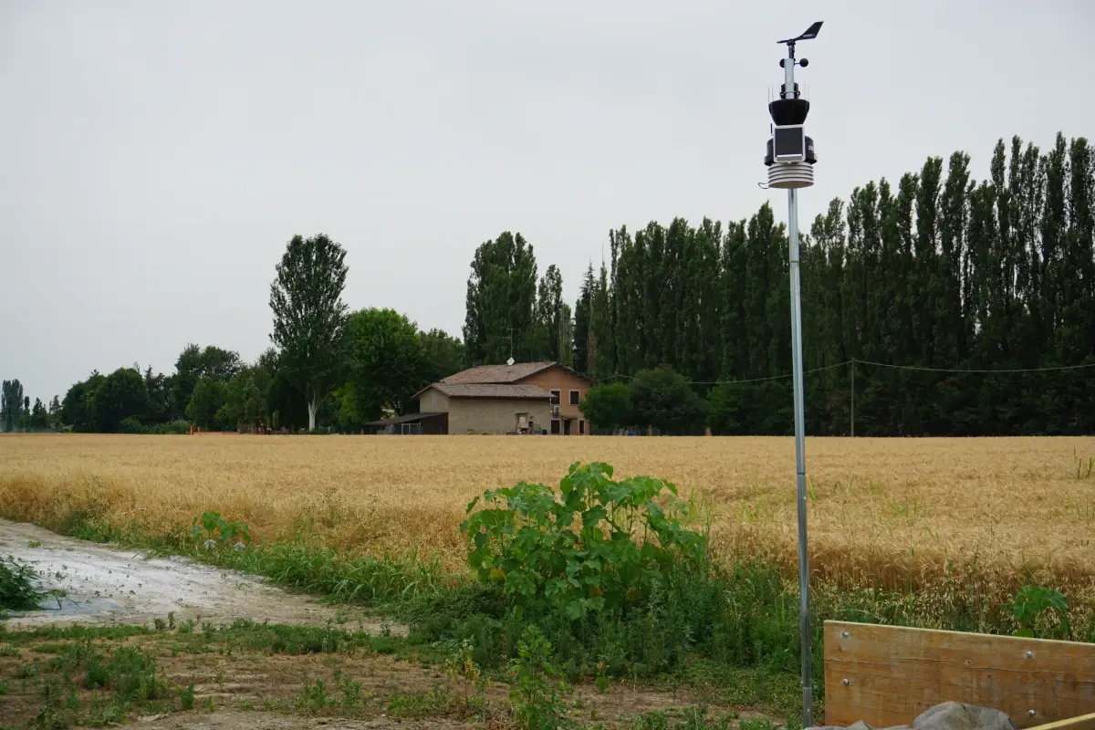 Una centralina di monitoraggio meteorologico installata nei campi Pivetti&nbsp; Agricoltura, territorio, responsabilit&agrave; e squadra: i pilastri di Molini Pivetti