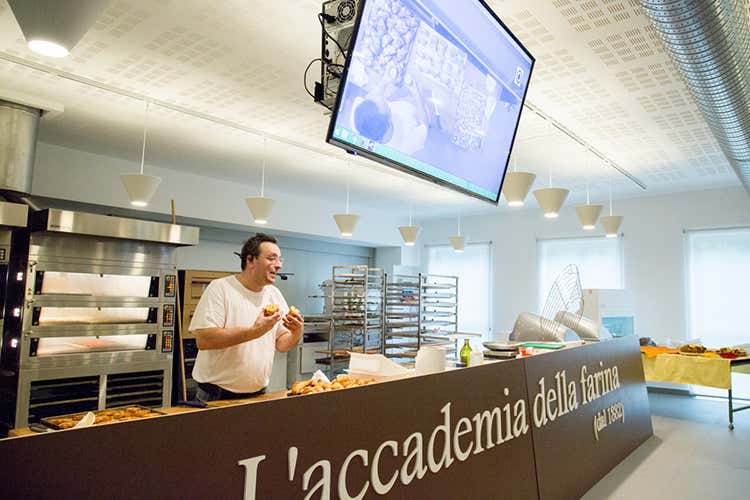 (Molino Colombo, farine di qualità grazie ad una tecnologia all’avanguardia) (Molino Colombo, farine di qualità grazie ad una tecnologia all’avanguardia)