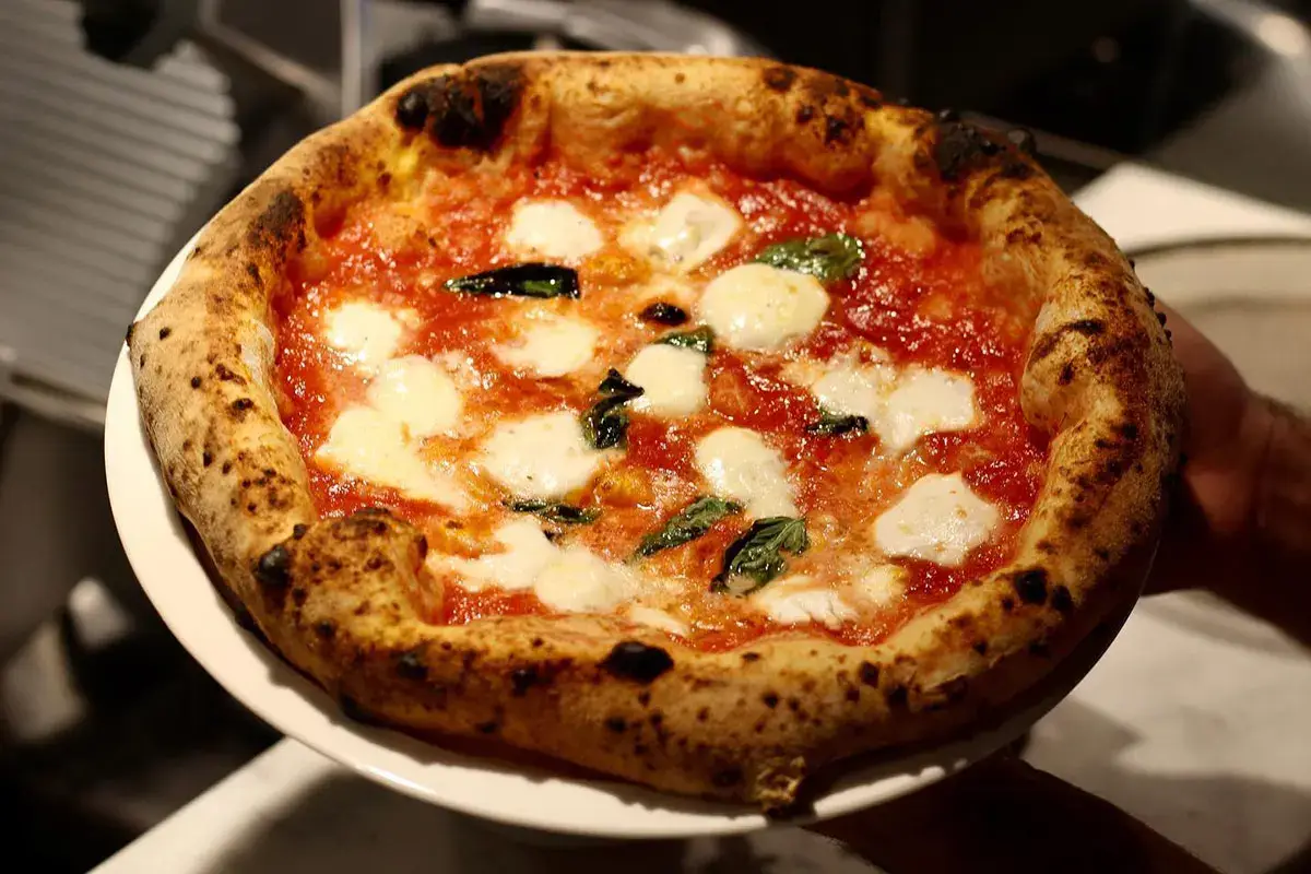 Pizza napoletana La Pizza napoletana Stg &egrave; salva, sar&agrave; tutelata anche dopo il 2017