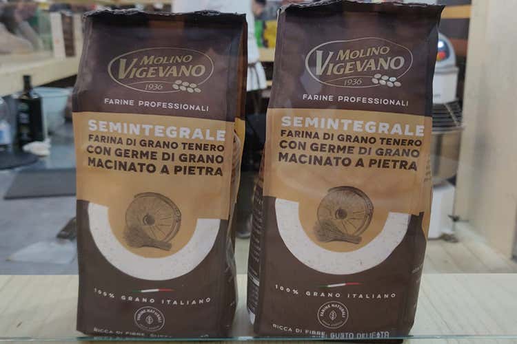 Molti prodotti sono indicati per la pizza in pala (Molino Vigevano segue il trend A Sigep focus sulla pizza in pala)