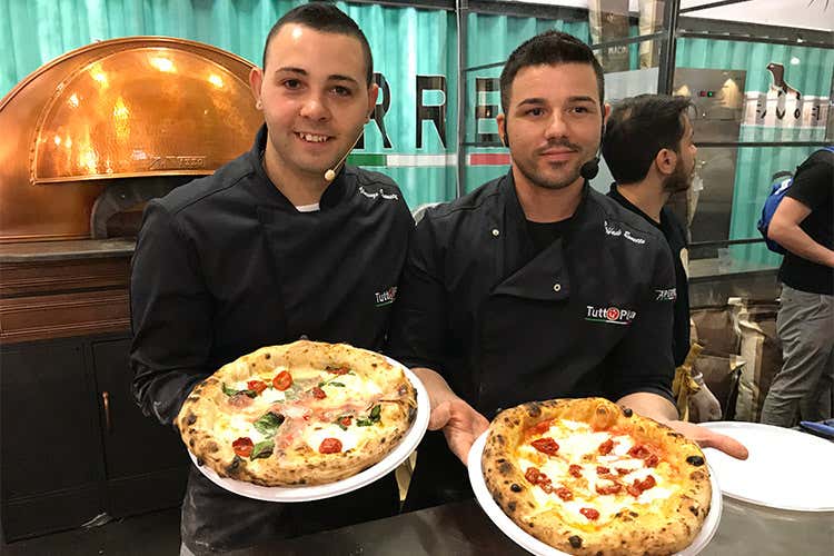 Vincenzo Iannucci e Raffaele Bonetta - Nelle farine di Molino Vigevano preziosi fiocchi di germe di grano Vincenzo Iannucci e Raffaele Bonetta - Nelle farine di Molino Vigevano preziosi fiocchi di germe di grano