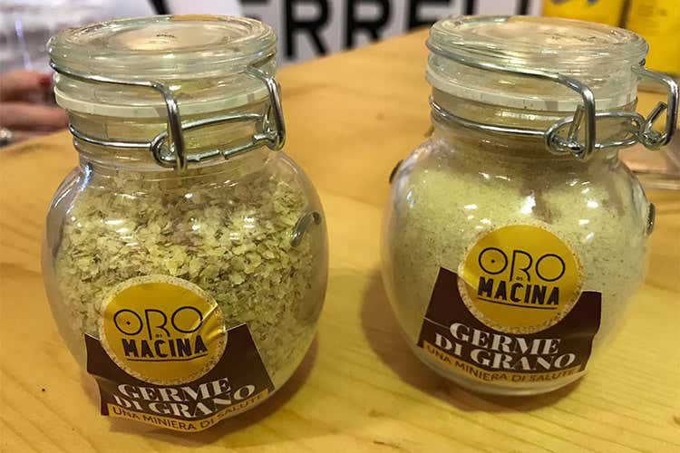 Nelle farine di Molino Vigevano preziosi fiocchi di germe di grano Nelle farine di Molino Vigevano preziosi fiocchi di germe di grano