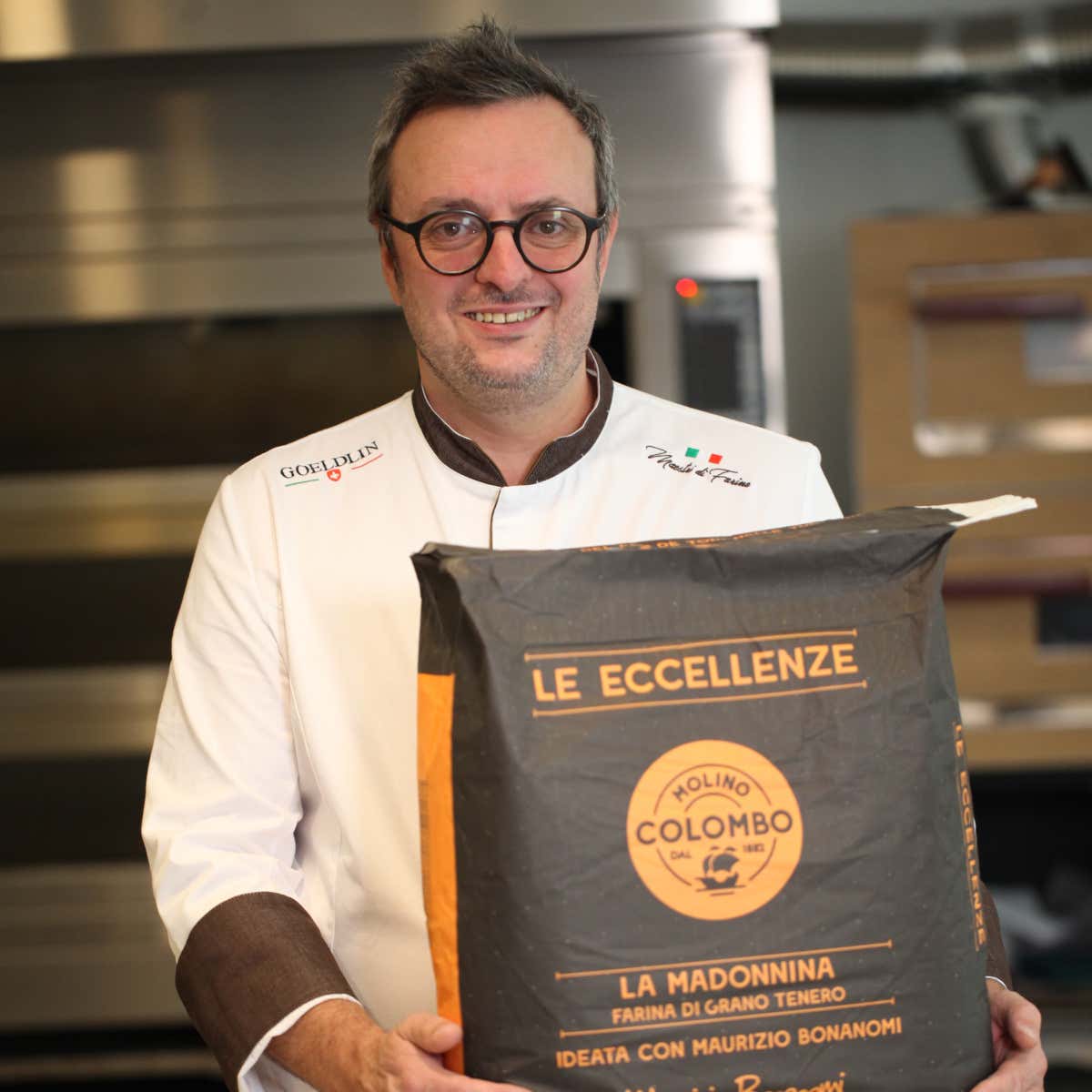 Il pasticcere Maurizio Bonanomi, con la farina di Molino Colombo La Madonnina che ha creato