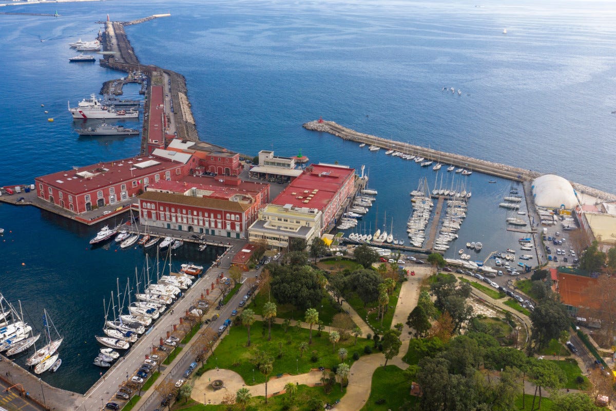 Molo San Vincenzo, dove si trova l'Ipm di Mare Fuori  Da Mare Fuori al Time: è la stagione d'oro del turismo per Napoli