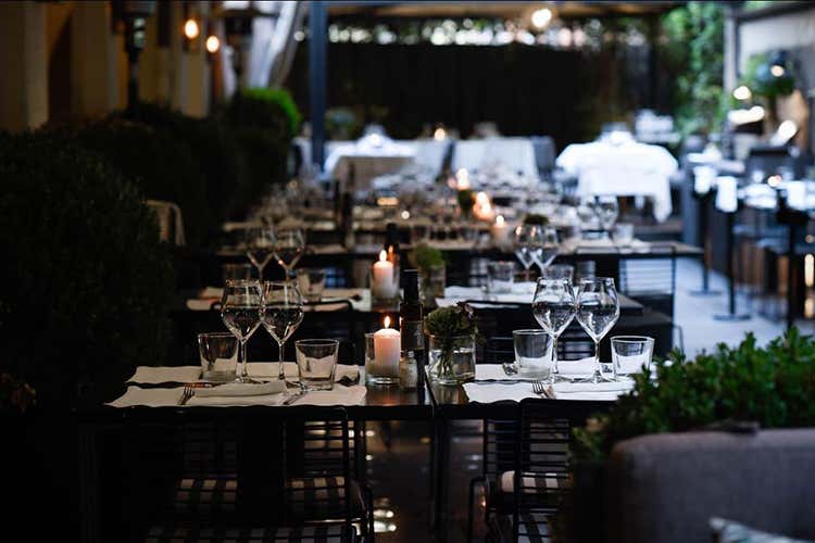 Molto Ristorante &egrave; una struttura inedita, dal design particolarmente ricercato e curato nei dettagli Roma da vivere e gustare all&rsquo;aperto La mappa delle riaperture in citt&agrave;