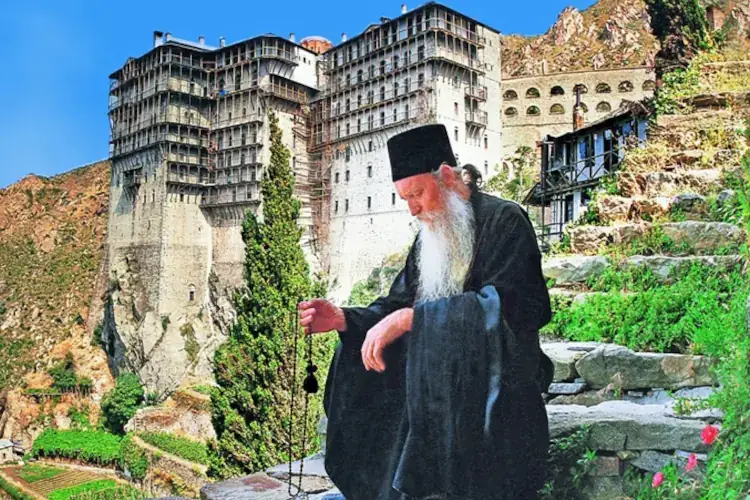 Solo monaci ortodossi nella zona del Monte Athos  Mare turchese, miele, polpi e Dolmadaki, ecco la Grecia del nord che non ti aspetti