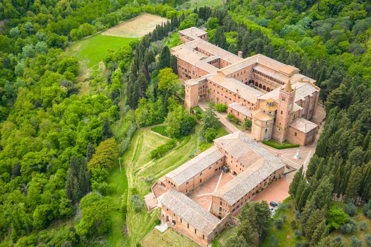 ll vino nasce in convento: le abbazie custodi di storia, paesaggio e futuro ll vino nasce in convento: le abbazie custodi di storia, paesaggio e futuro