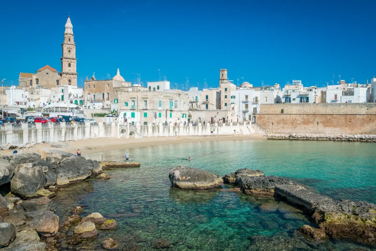 Monopoli, in Puglia&nbsp; Estate da record per la Puglia: con 10 milioni di presenze superato il 2019