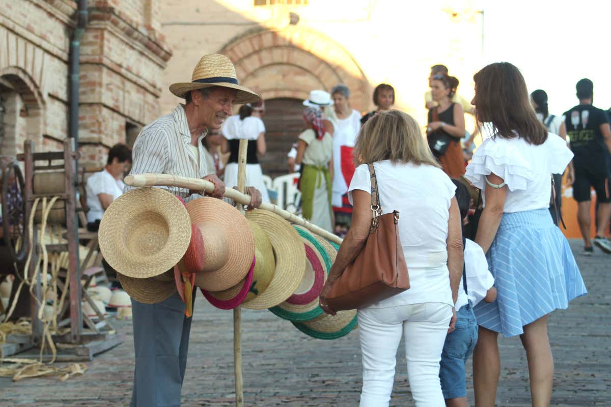 PaJe 2023, Montappone si veste di paglia tra arte e tradizioni marchigiane