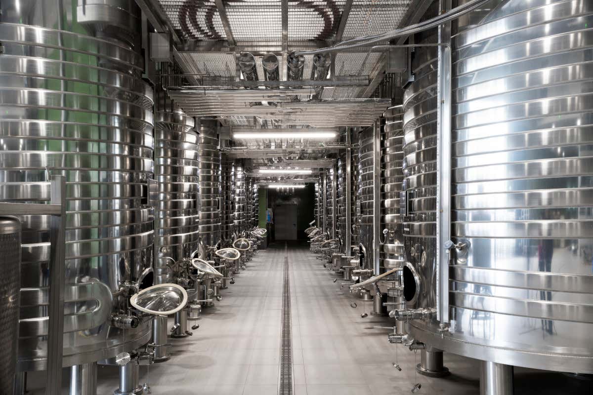 L'interno della nuova cantina&nbsp; Monte Rossa festeggia i 50 anni di vino con una nuova cantina