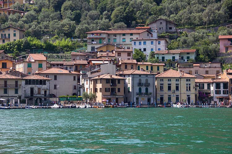 Uno scorcio di Montisola - Olio, pesce e Franciacorta A Montisola tutto il gusto del lago Uno scorcio di Montisola - Olio, pesce e Franciacorta A Montisola tutto il gusto del lago