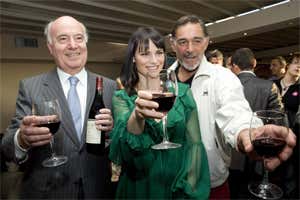 Paolo Montresor brinda con Lorena Bianchetti e Fabio Testi