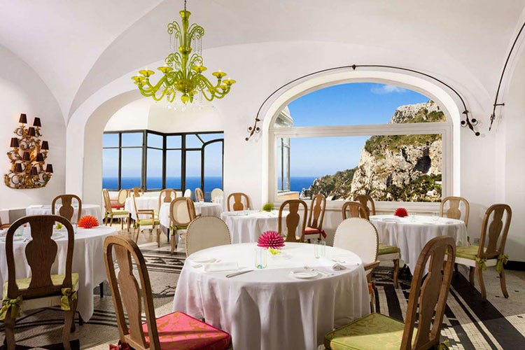 (Le Monzù, angolo gourmet a Capri tra cucina mediterranea e gin list)