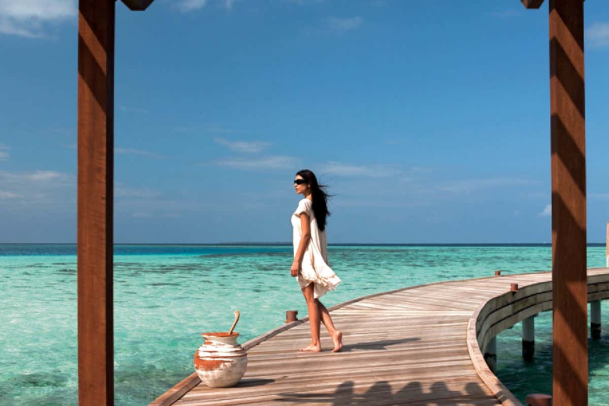 Un’isola a forma di manta: il resort maldiviano che vive in simbiosi con l’oceano Un’isola a forma di manta: il resort maldiviano che vive in simbiosi con l’oceano