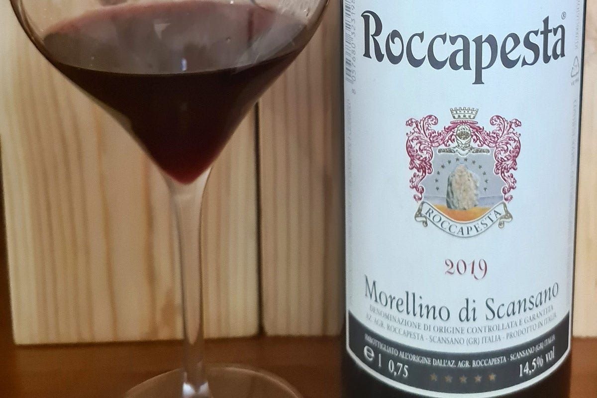 slide Fume translator Ripartiamo dal vino: Morellino di Scansano Docg 2019 Roccapesta - Italia a  Tavola