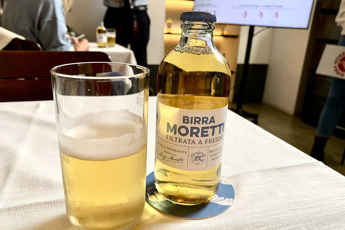 Birra Moretti filtrata a freddo Gli italiani visti dagli italiani: conviviali, solidali, creativi, ironici