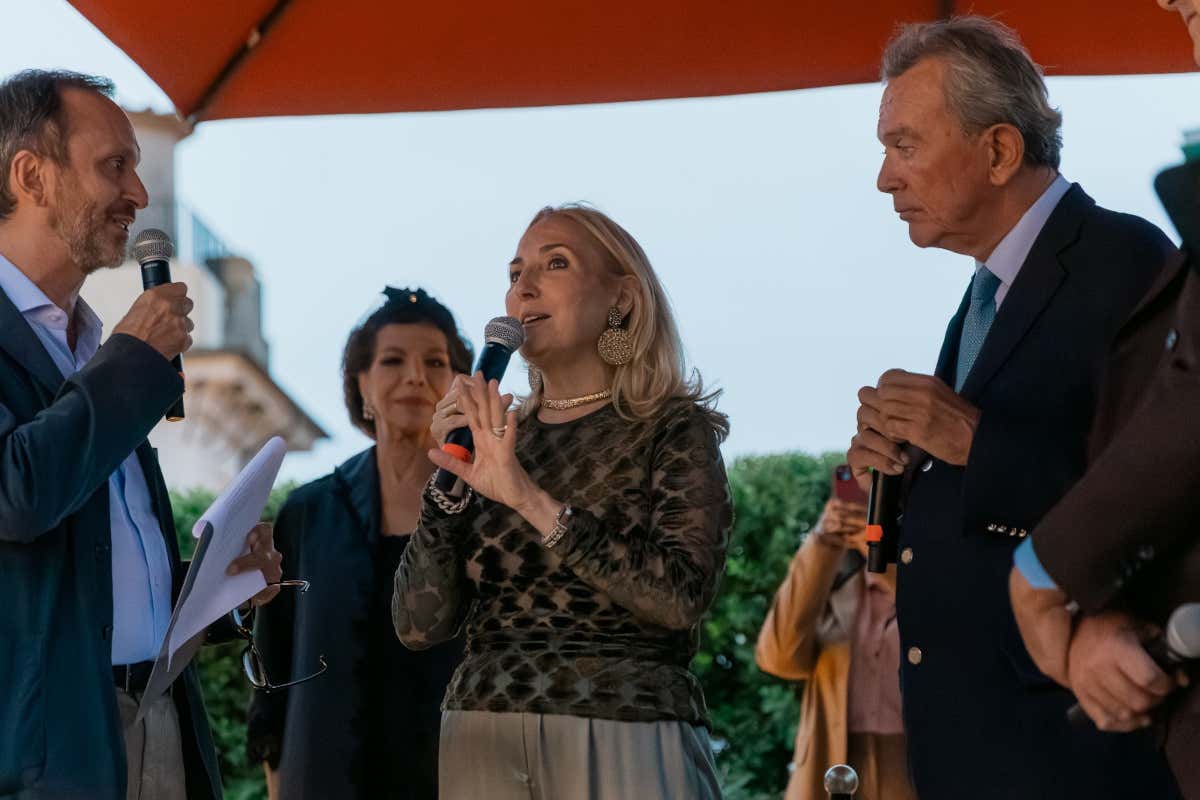 Starhotels celebra il restyling dell’Hotel d’Inghilterra con un volume speciale Starhotels celebra il restyling dell’Hotel d’Inghilterra con un volume speciale