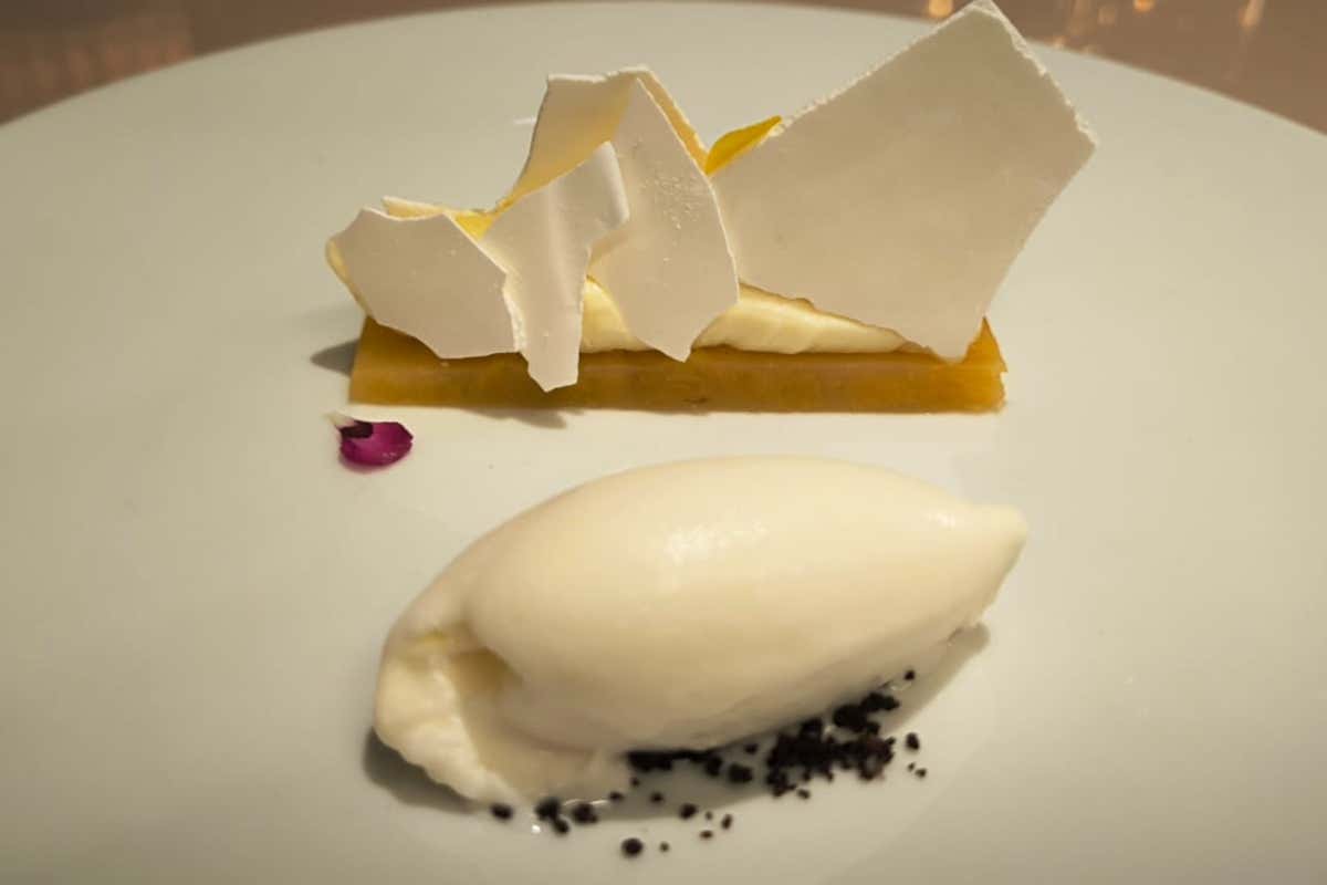 Pina colada, con meringa e ananas fermentato