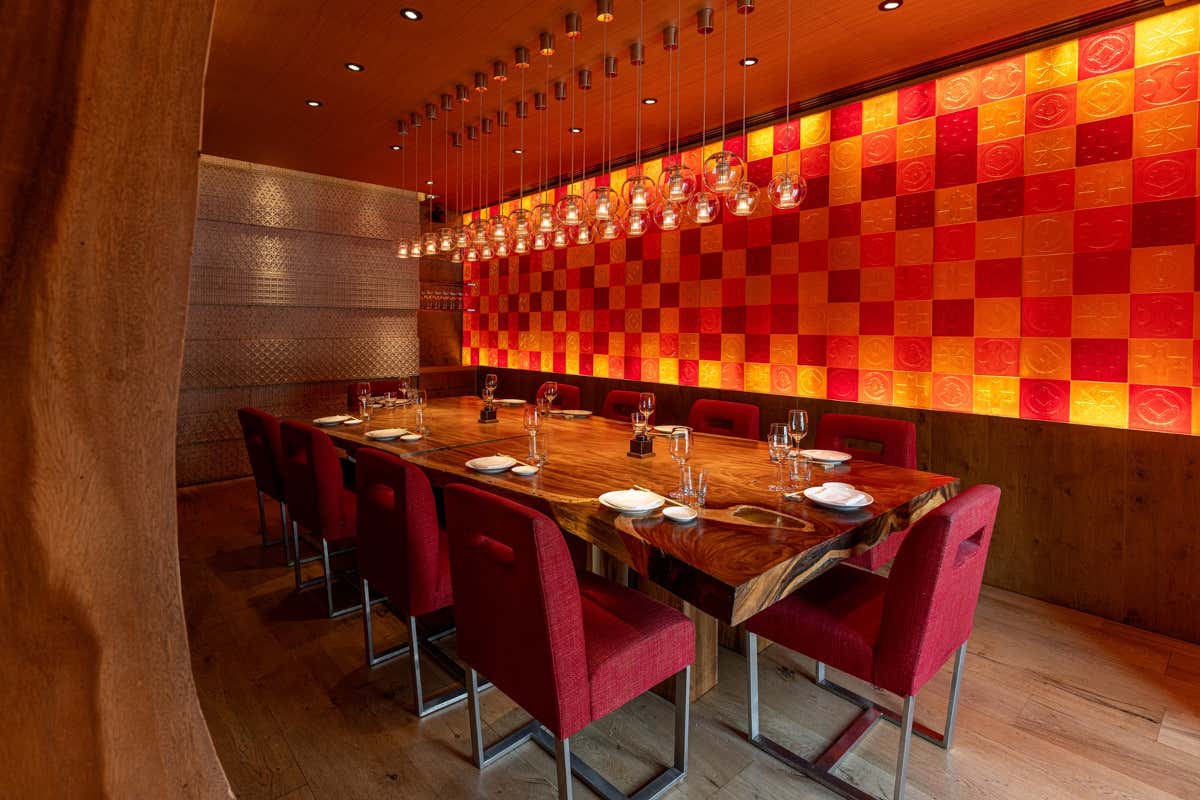 Una delle eleganti sale interne di Zuma Roma