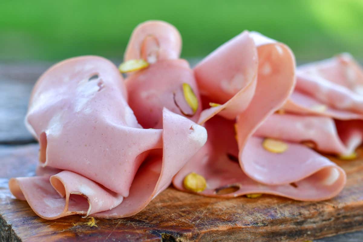 Non chiamatela solo affettato: la mortadella è un pezzo di cultura popolare Non chiamatela solo affettato: la mortadella è un pezzo di cultura popolare
