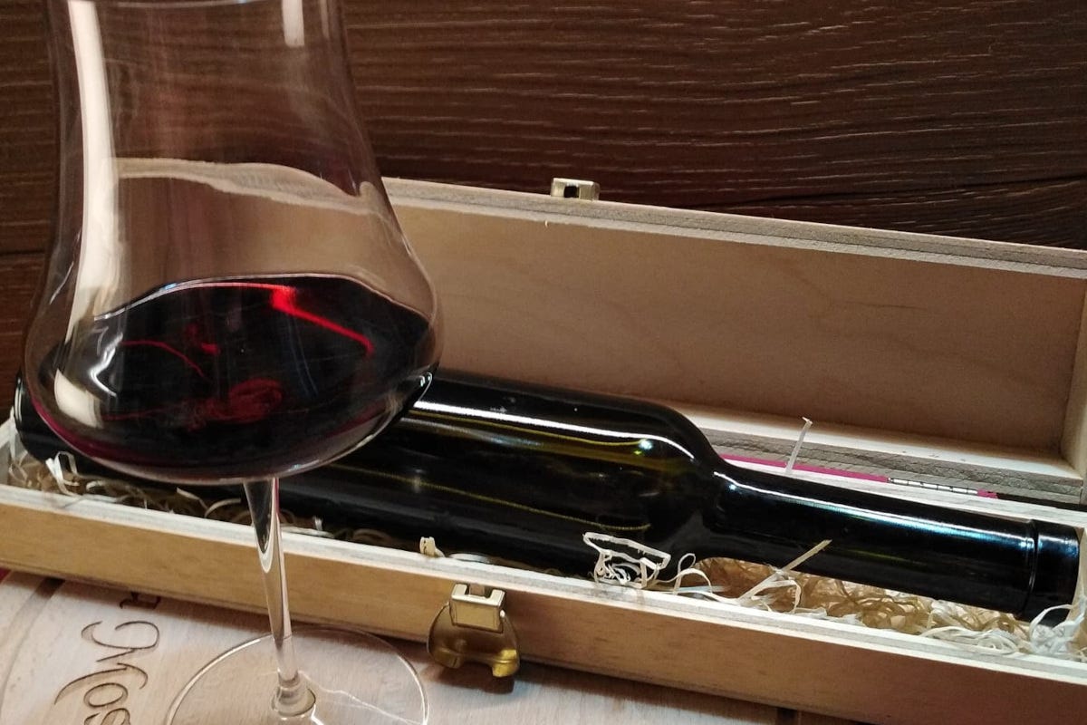 Il bicchere ufficiale del Moscato di Scanzo Conoscere il Moscato di Scanzo, i “segreti” del vino svelati a Milano