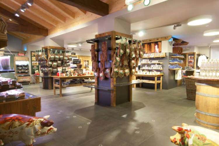 (Speckworld, lo speck Moser a 360° Un museo-negozio in Val Venosta) (Speckworld, lo speck Moser a 360° Un museo-negozio in Val Venosta)