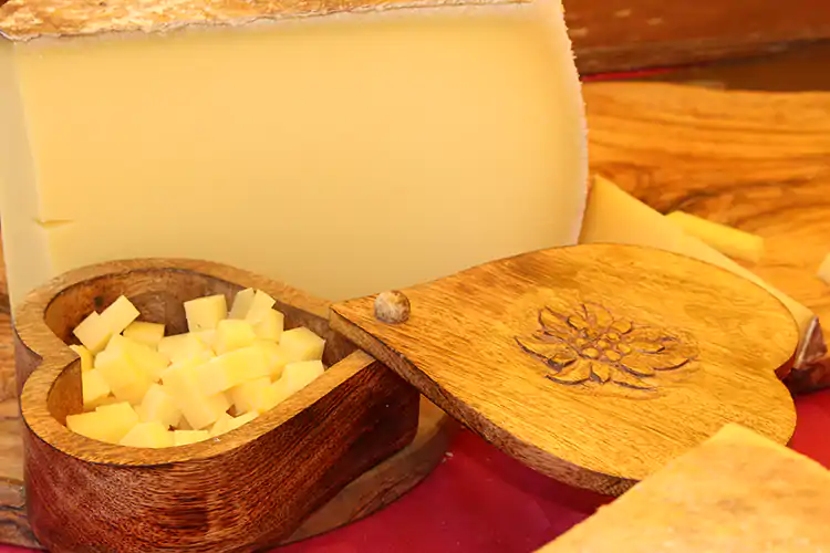 Toma e formaggi d&rsquo;Alpeggio al Festival nella Valle di Lanzo